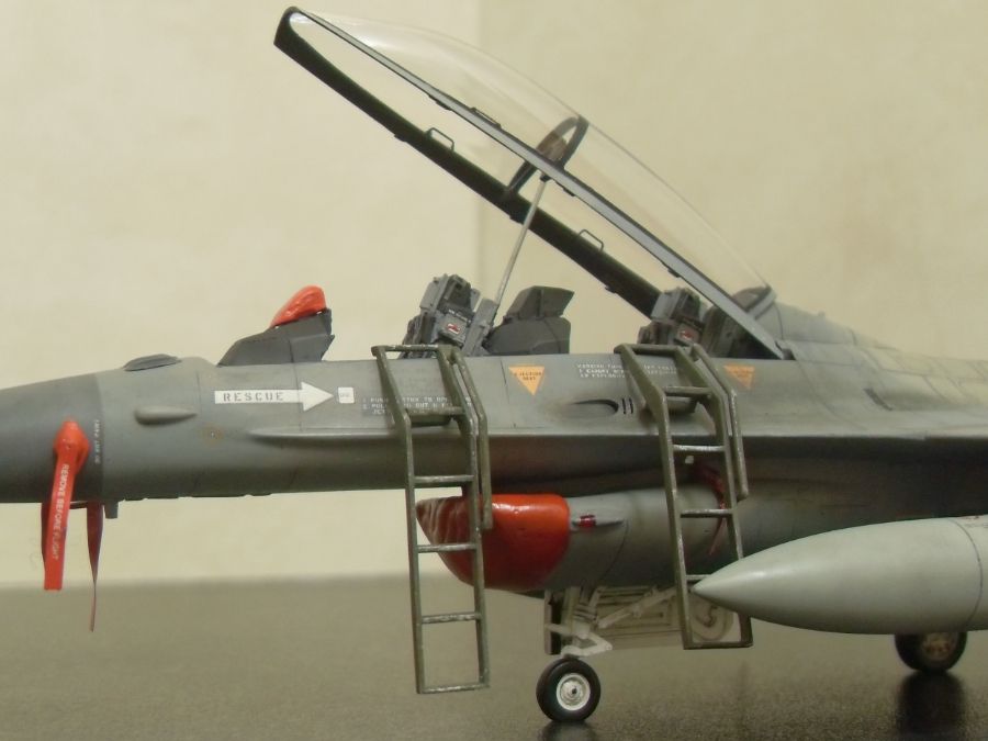 HasegawaF-16D025.jpg