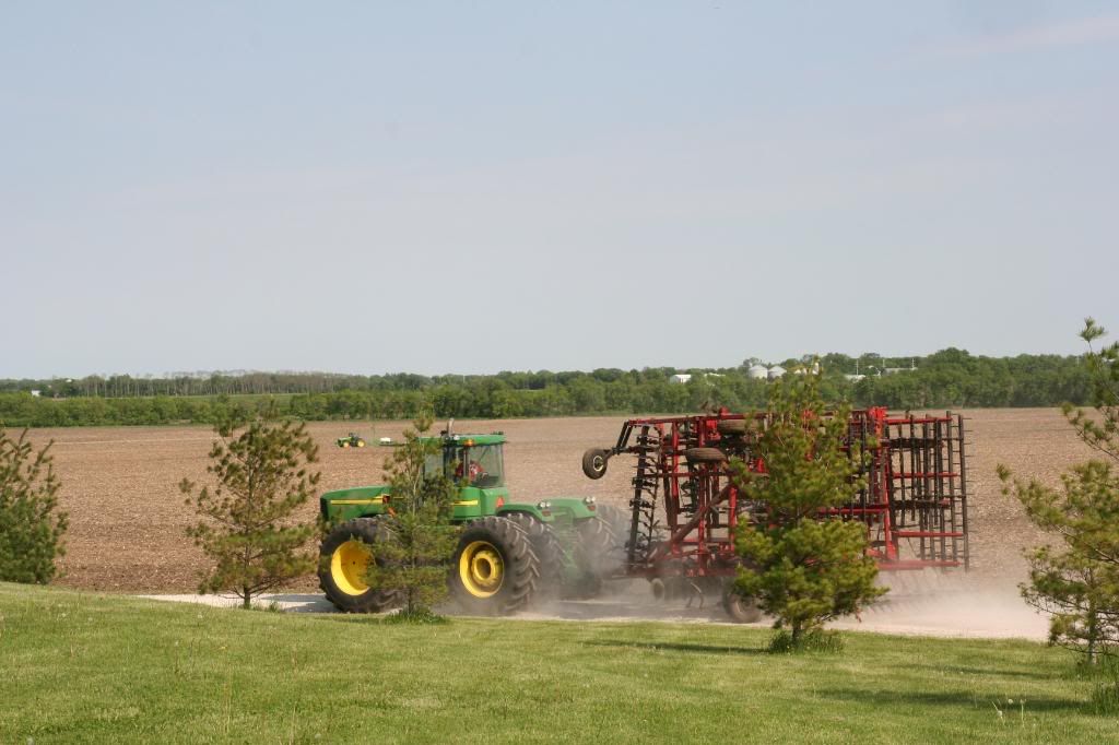 Planting5-22-09035.jpg