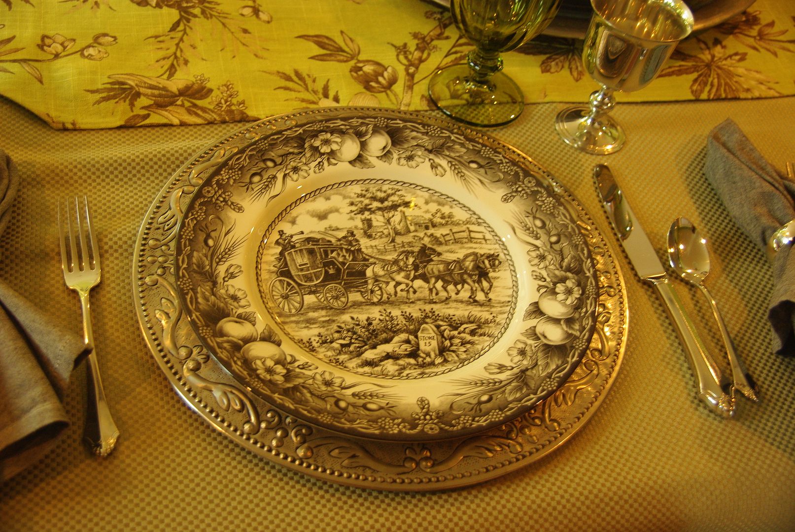 http://i158.photobucket.com/albums/t88/lnbseattle/Winter%202009-2010/giftstable006.jpg