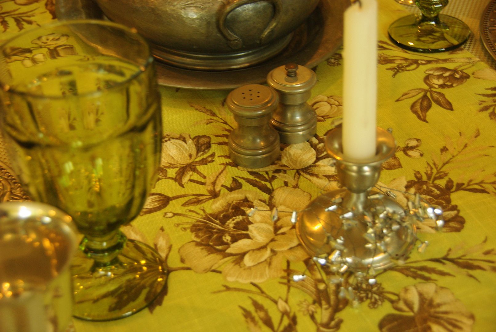 http://i158.photobucket.com/albums/t88/lnbseattle/Winter%202009-2010/giftstable012.jpg