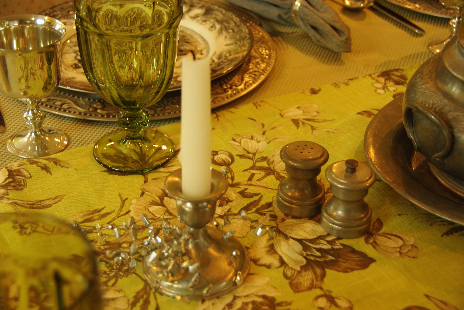 http://i158.photobucket.com/albums/t88/lnbseattle/Winter%202009-2010/giftstable028.jpg