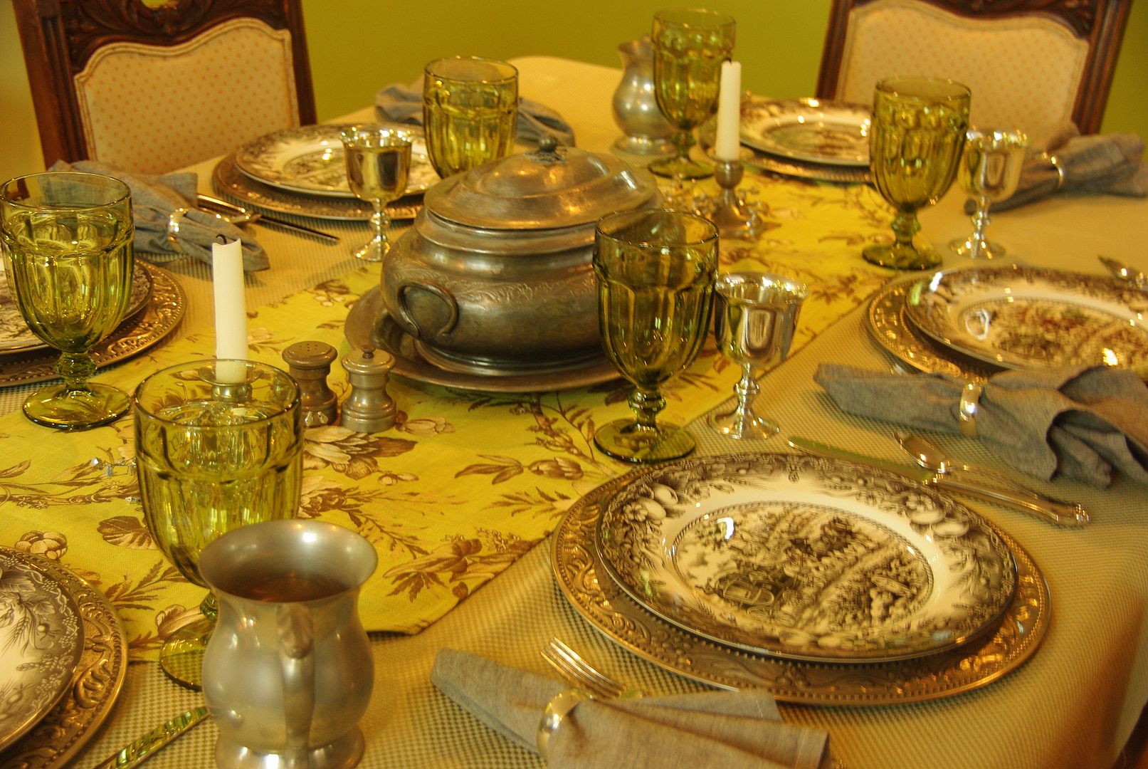 http://i158.photobucket.com/albums/t88/lnbseattle/Winter%202009-2010/giftstable029.jpg