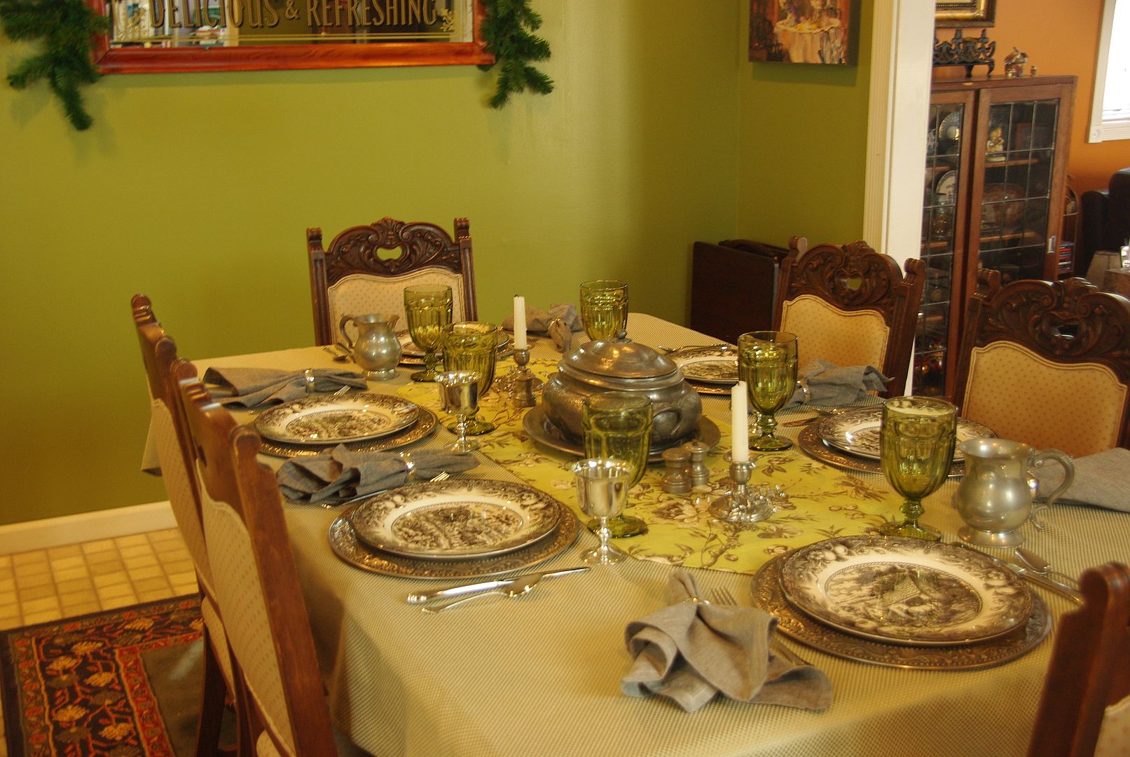 http://i158.photobucket.com/albums/t88/lnbseattle/Winter%202009-2010/giftstable034.jpg