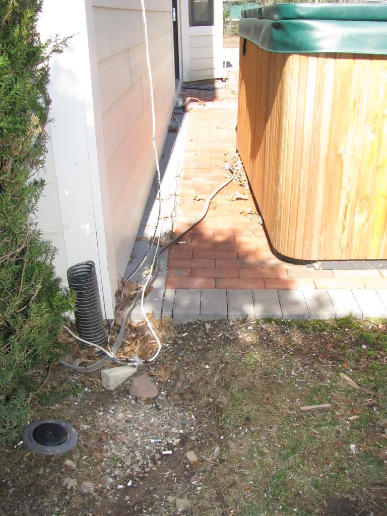 HotTub-UFwire1.jpg